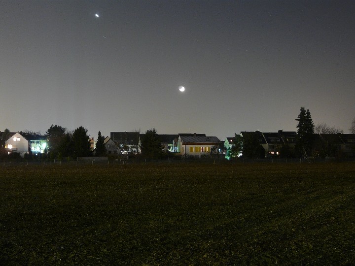 Venus, Mond und Iota Aquarii (links) am 30.12.2008