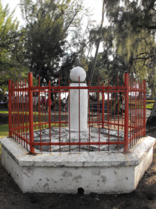 Denkmal für James Cook beim Point Venus auf Tahiti